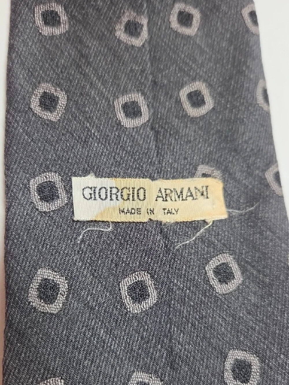 Giorgio Armani Men's Wool/Silk Blend  VTG Tie W/ Gray/Black Dot Pattern 3.5x56